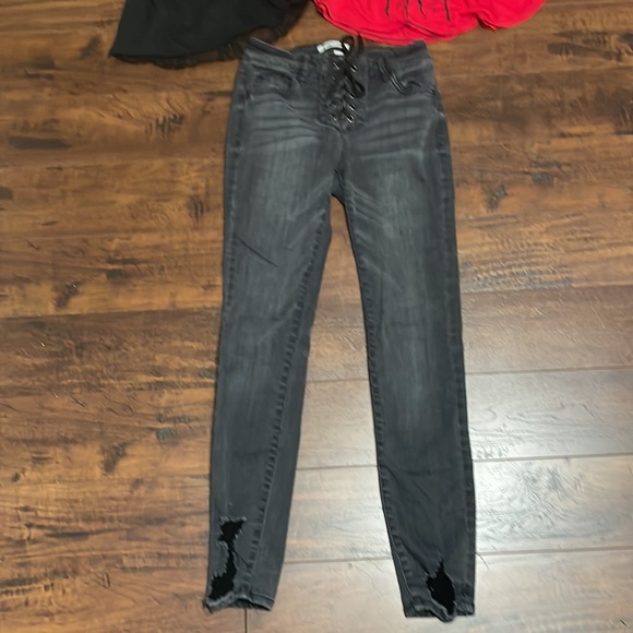 One Slouch Top & One Black Stretch Jeans - Picture 4 of 9